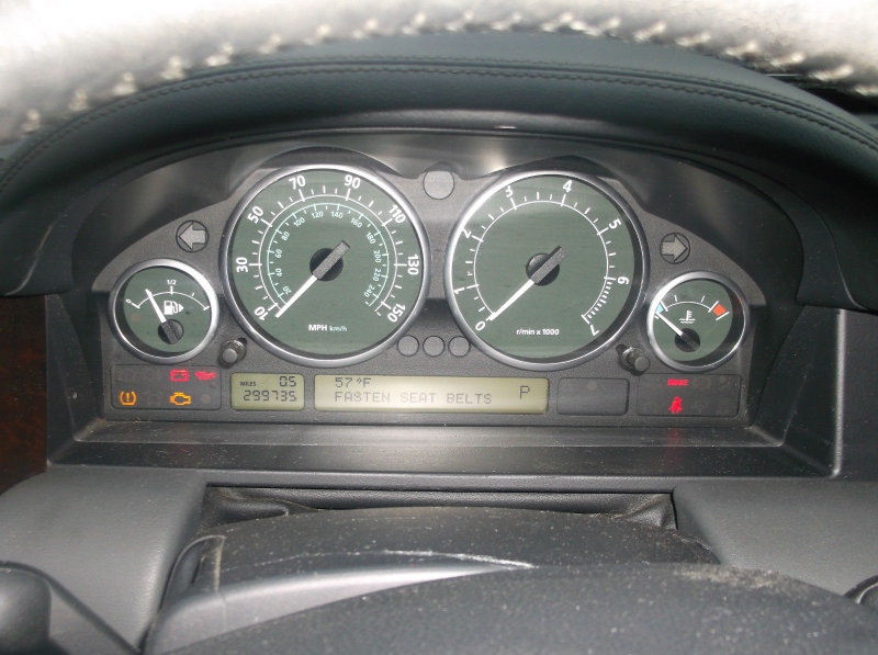 Illustration for article titled At $4,900, Might It Be Worth Lightening Your Wallet For This Mileage Heavy 2006 Range Rover?